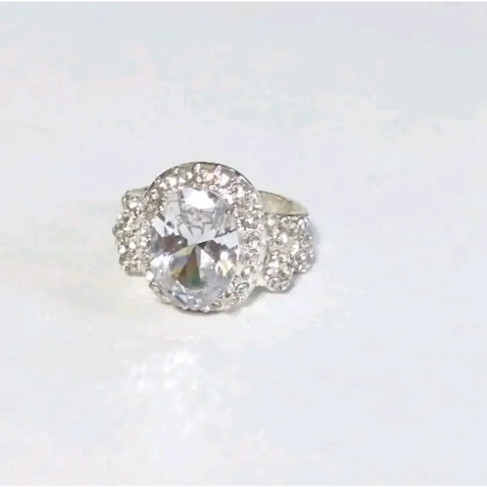 Faceted‎ White Colorless Glass Rhinestone Silver Tone Tone Ring Size 7 R-TN6